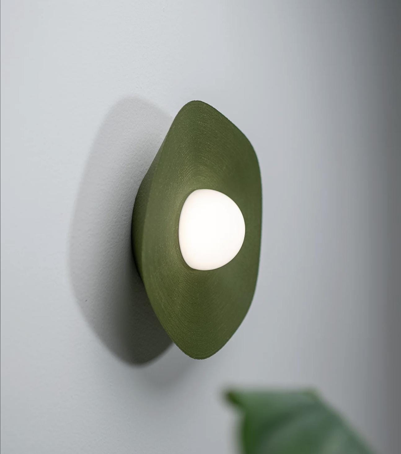 3D Printed Pearl Wall Light: Wireless Renter-Friendly Decor