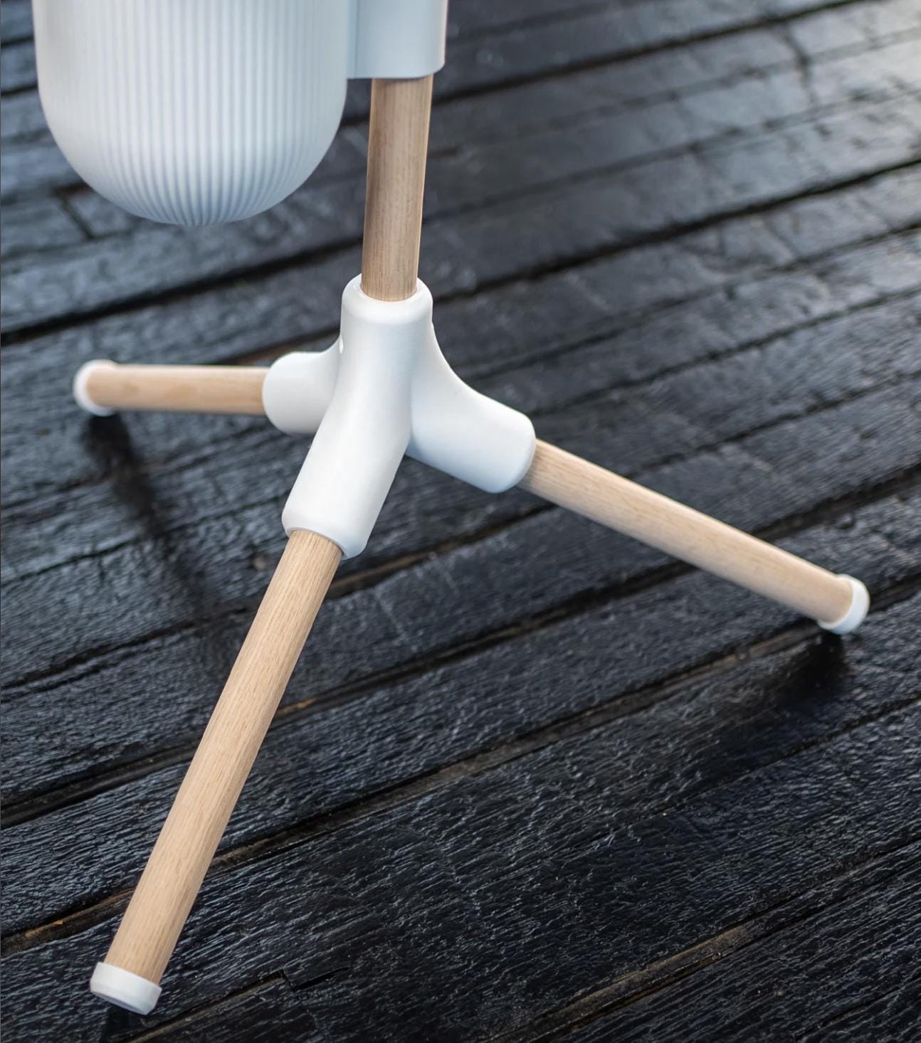 The Ira Rail Tripod Vertical Planter: Free-Standing System | Renter Friendly ( (Including Pine Dowel)